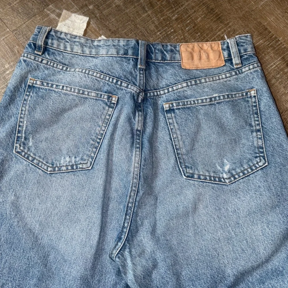 Zara (10) Distressed Denim Jeans - Picture 5 of 8